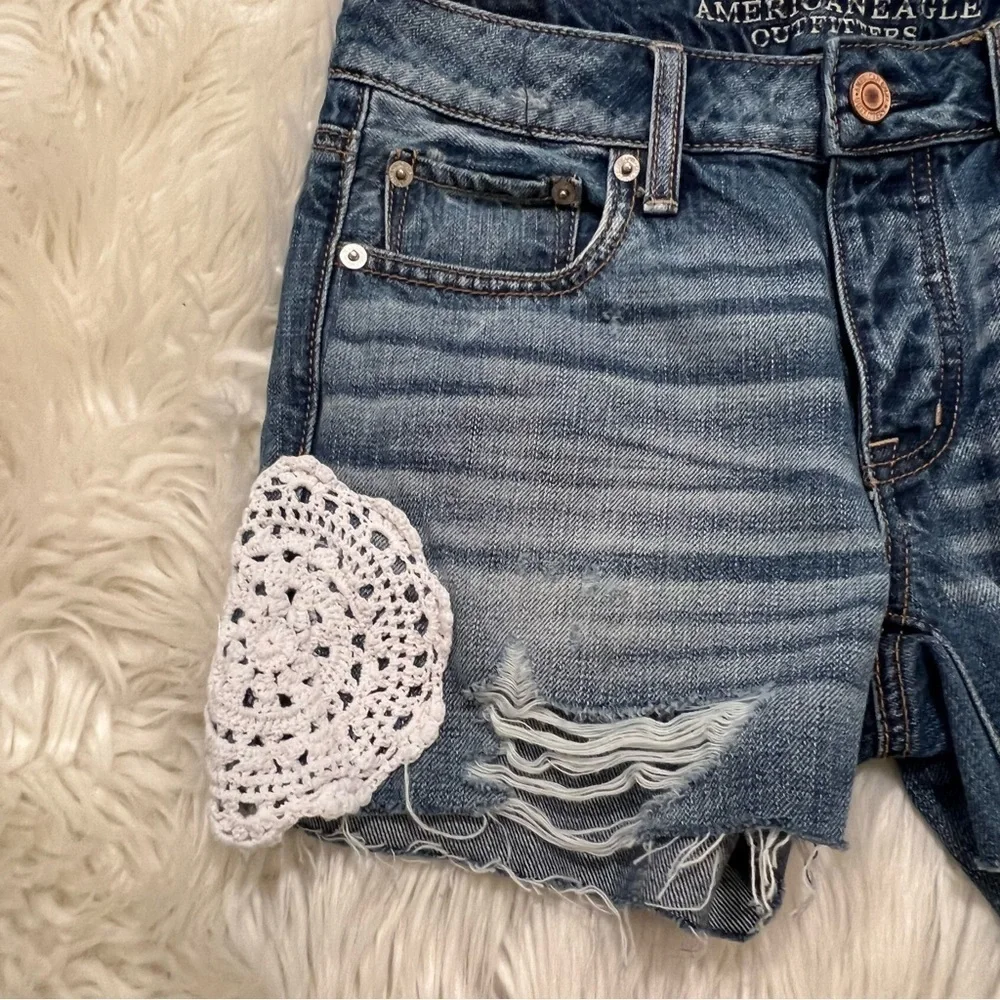 American Eagle Women's Size 0 Regular Boy Crop Denim Shorts Crochet Medium Wash